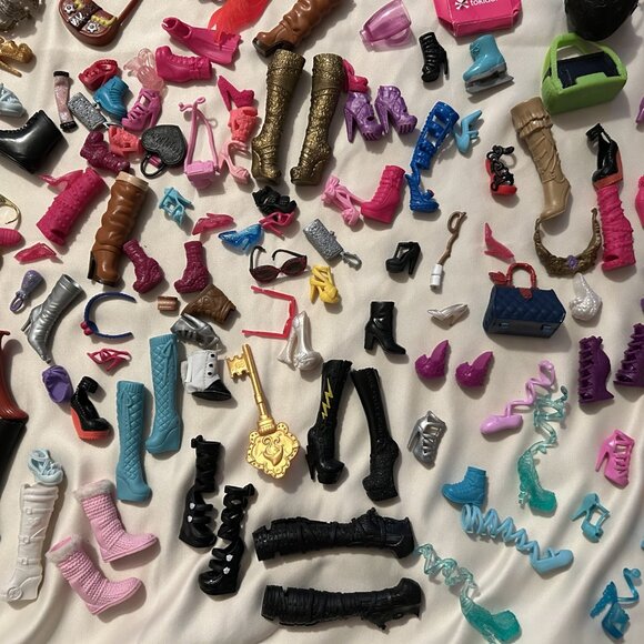 Barbie Shoes and Accessories - Over 125 pieces - Lot As Is - Picture 2 of 12